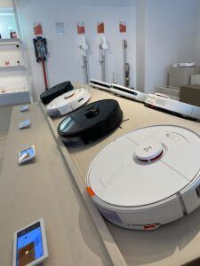 冰岛 Mii 展览会上展出的机器人真空吸尘器