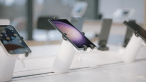 显示屏中装有电话的 OnePOD