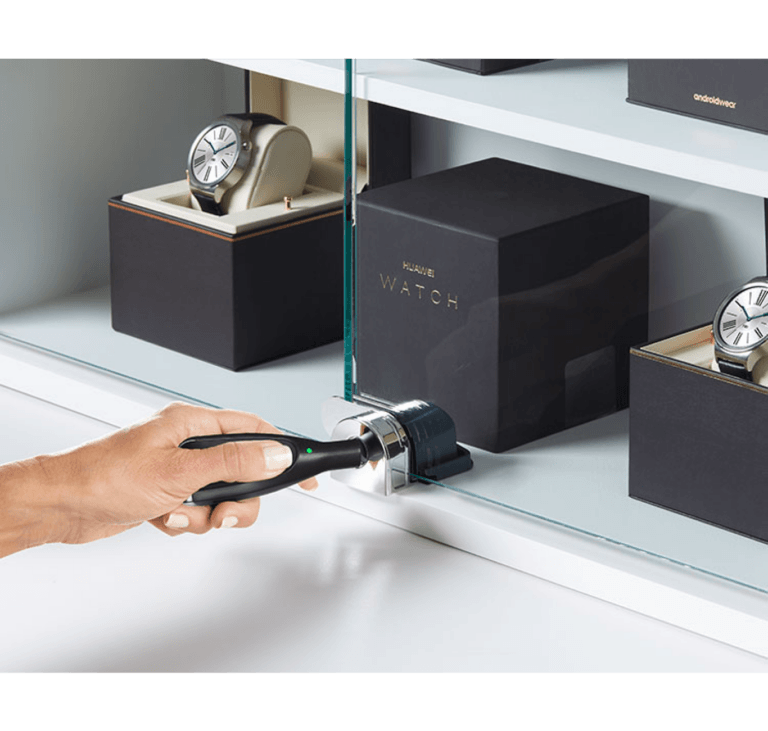 自锁式Showcase Lock 通过以下方式解锁OneKEY