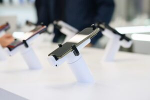 正在展示的智能手机OnePOD 克拉罗零售店的马克斯