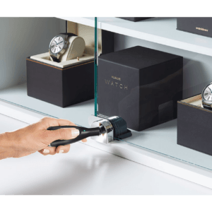 自锁式Showcase Lock 通过以下方式解锁OneKEY