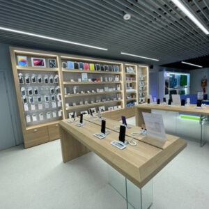 展示产品的 Trony 室内商店