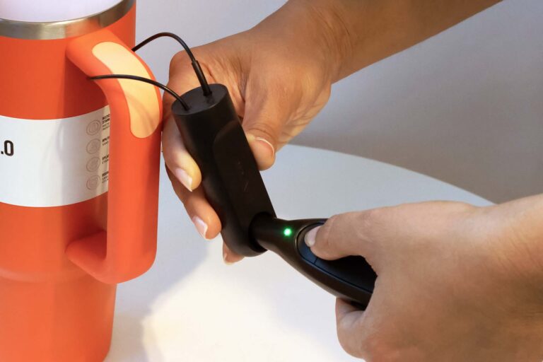 InVue的包裹防护安全解决方案——“Cable Lock”。